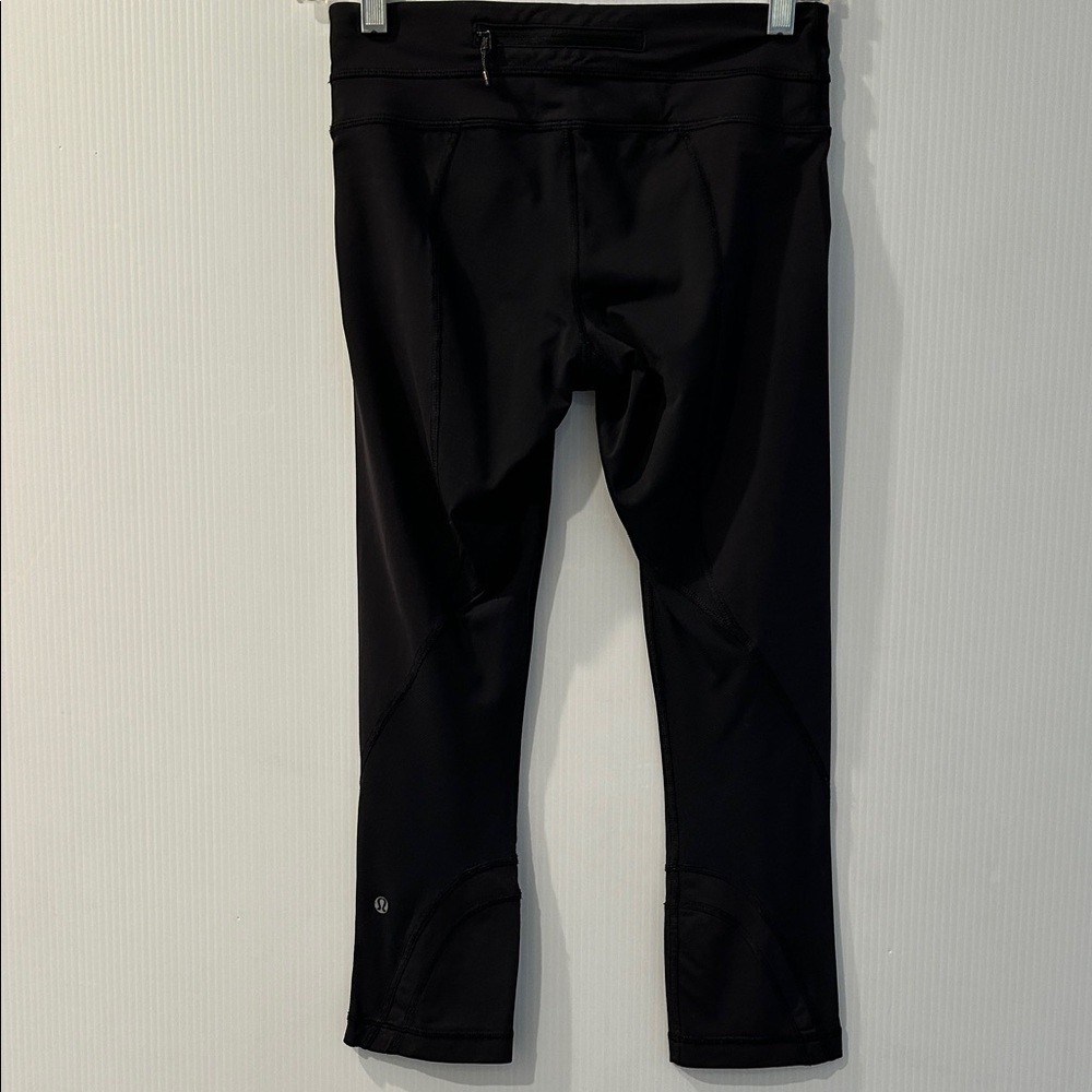 Lululemon Athletic Black Run: Inspire Crop II  SIZE 4